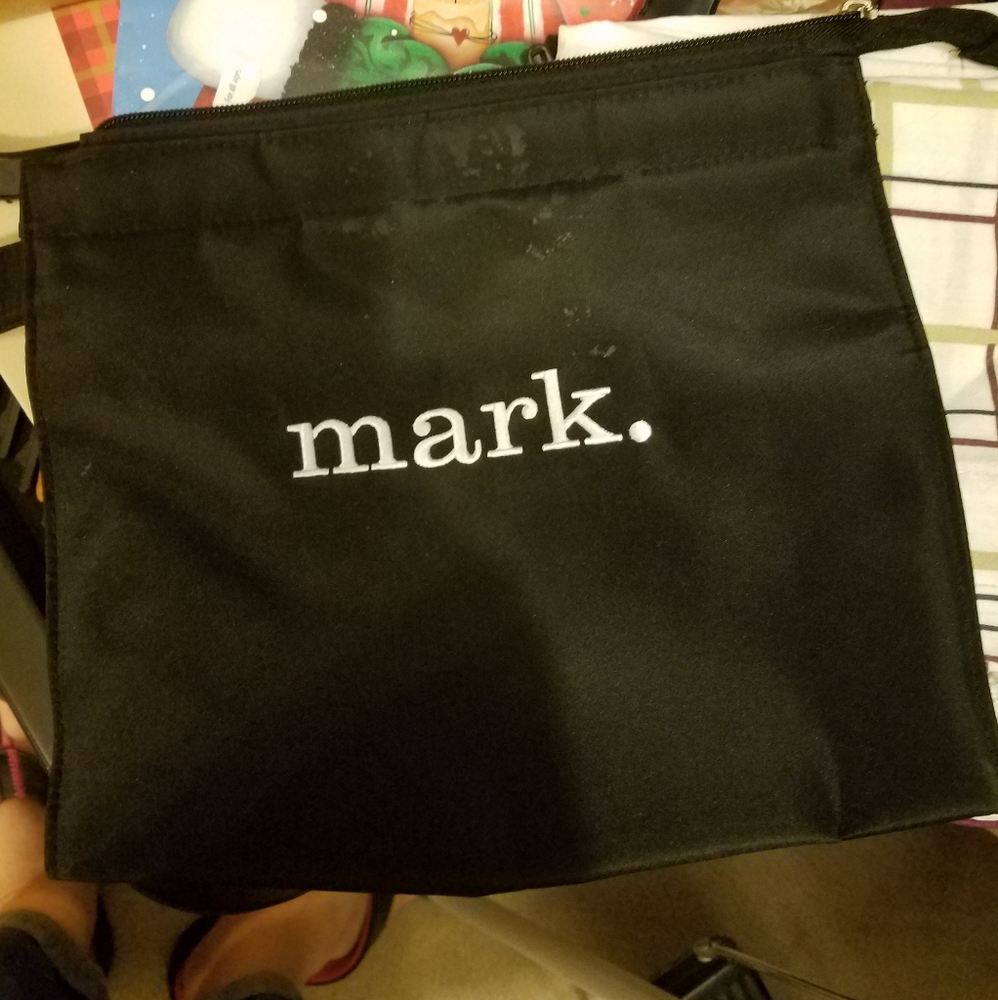 Mark(Avon) black wrist bag/purse